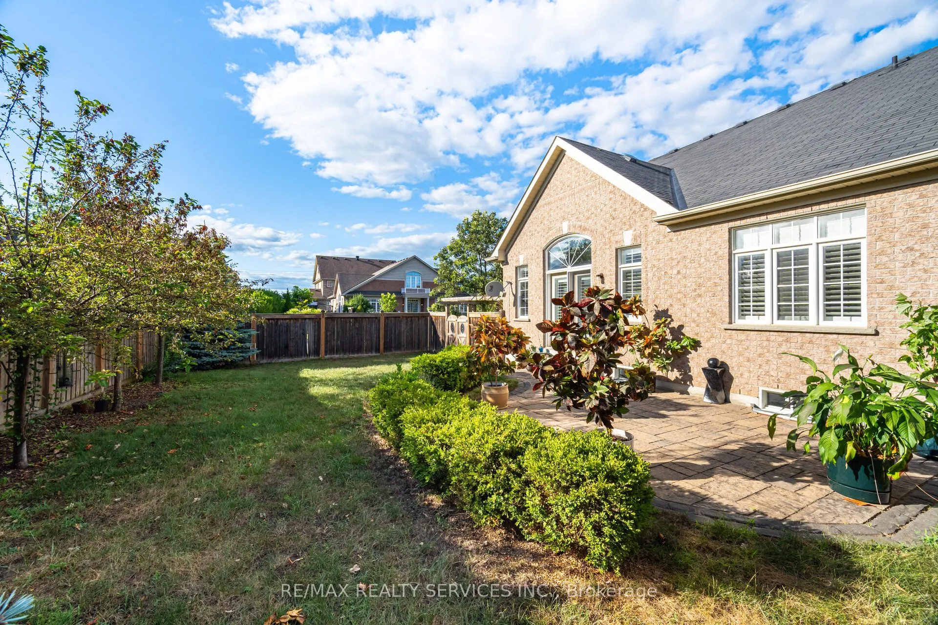472 West Scugog Lane