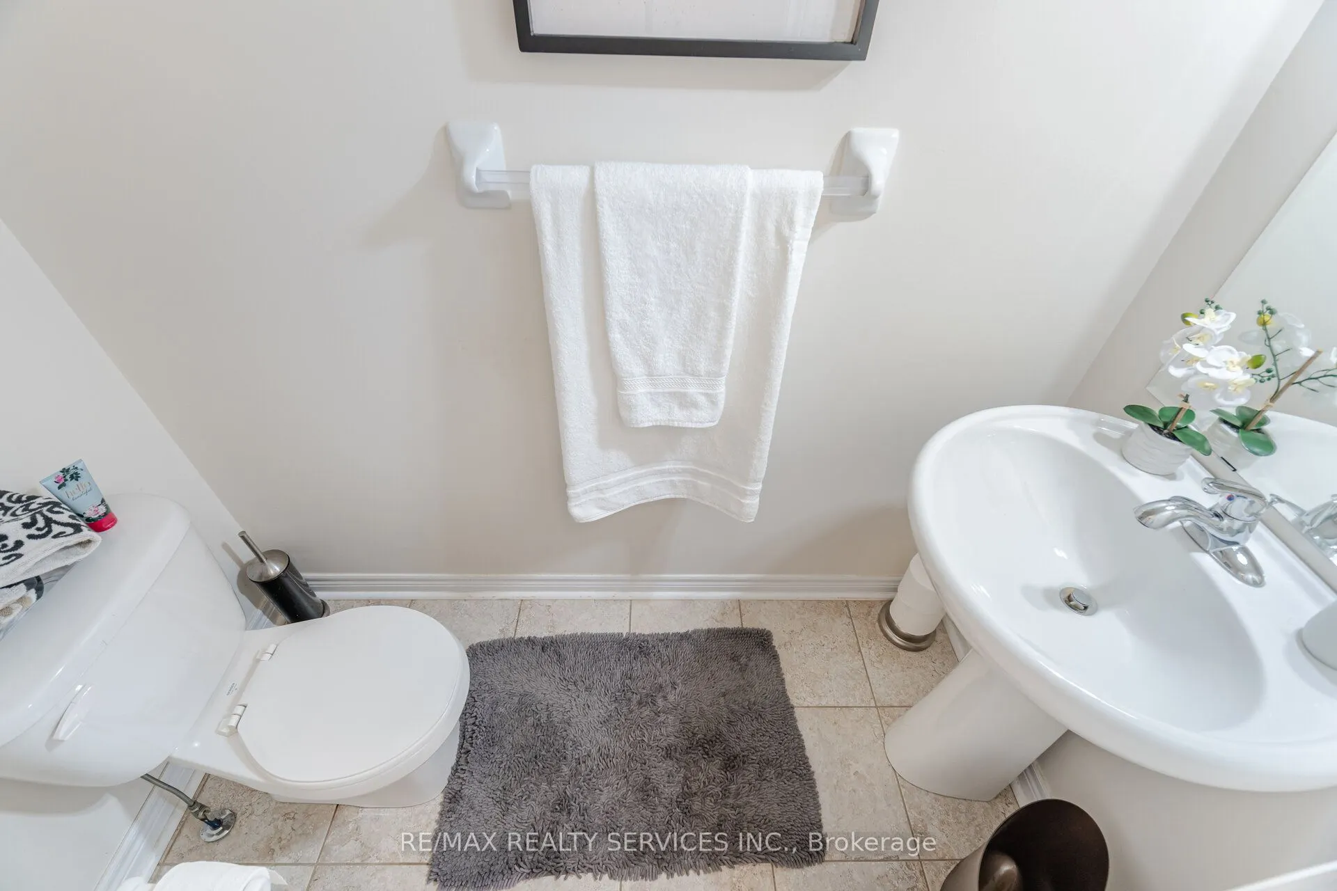 472 West Scugog Lane