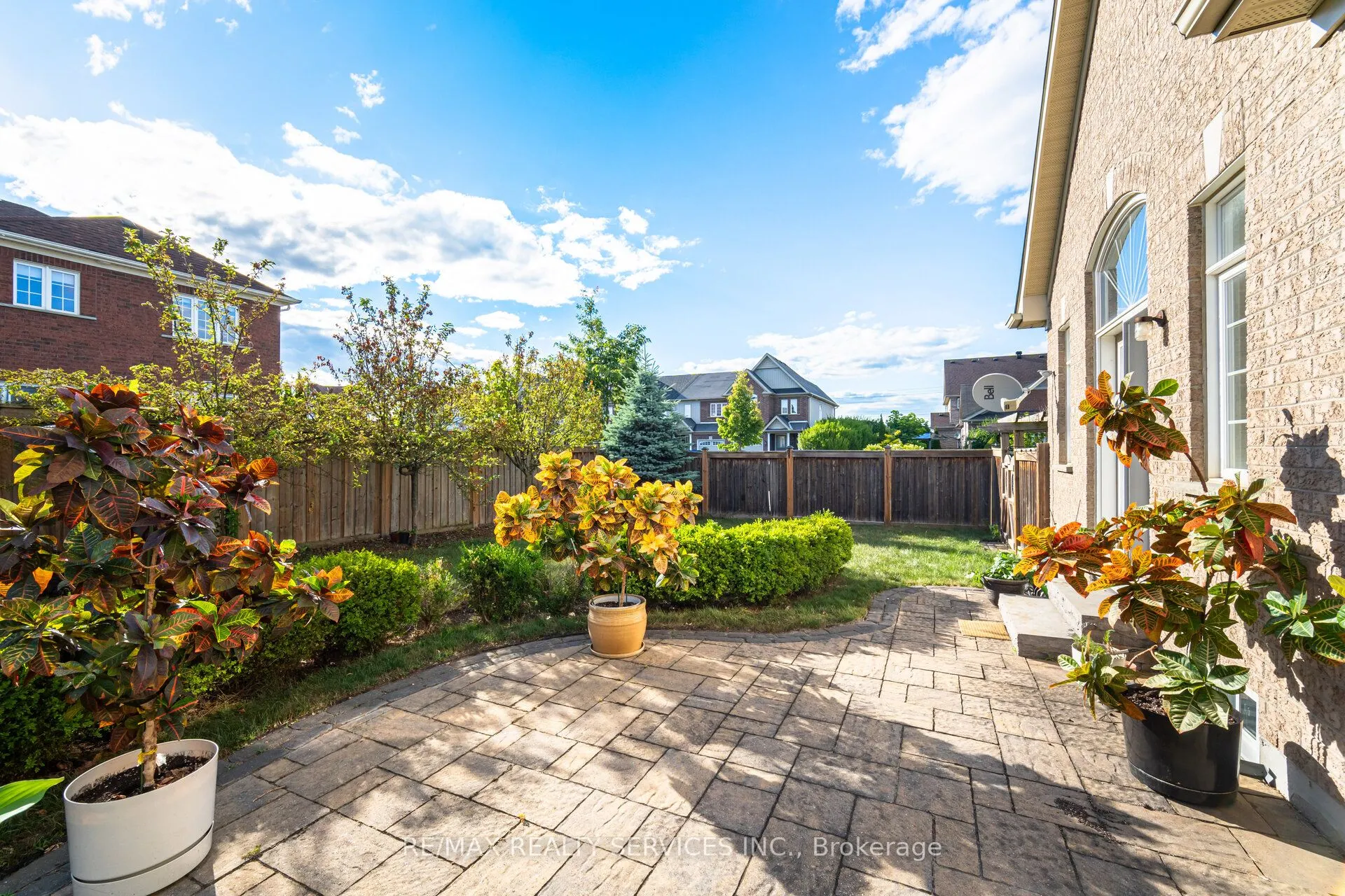 472 West Scugog Lane