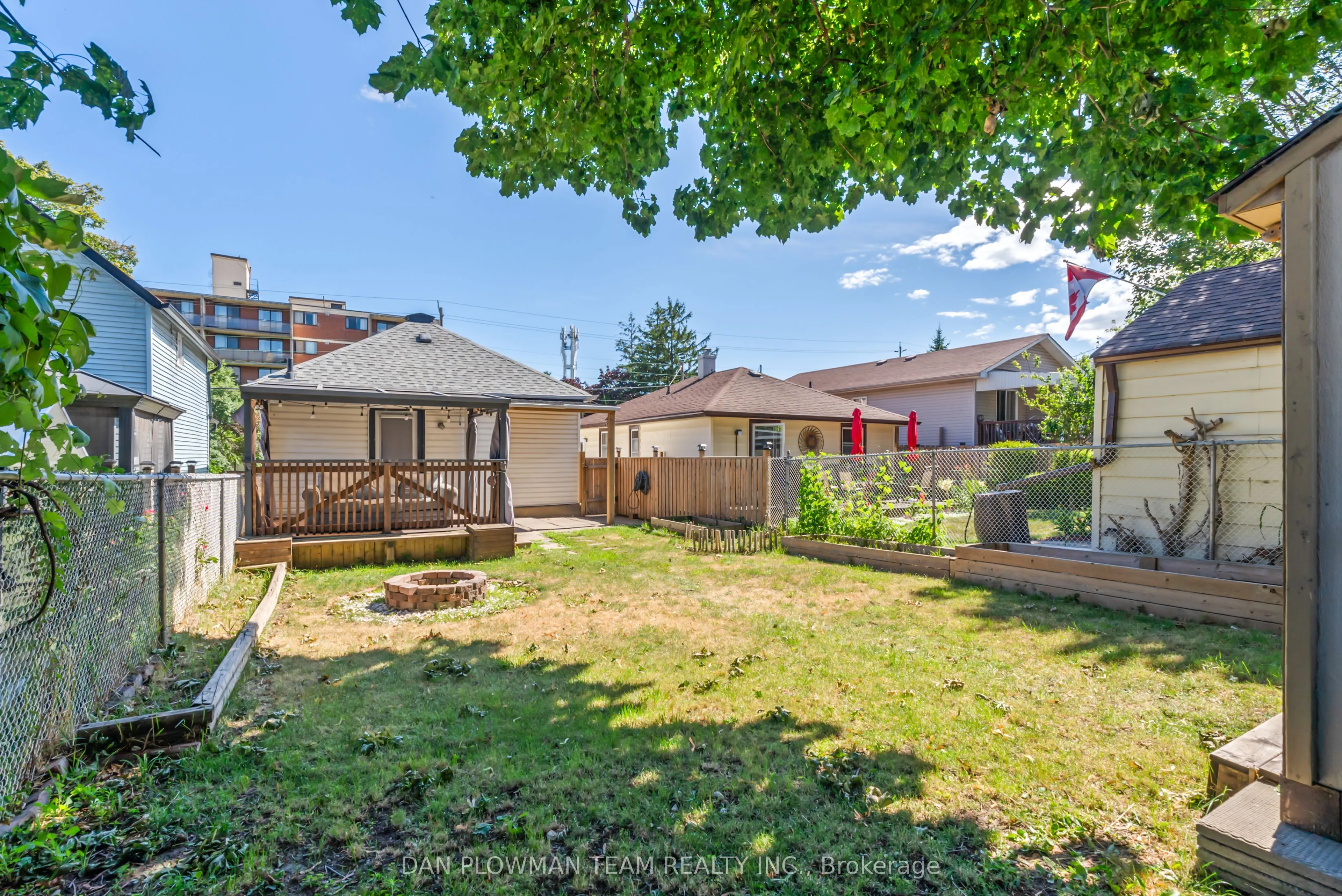 182 Bloor Street W