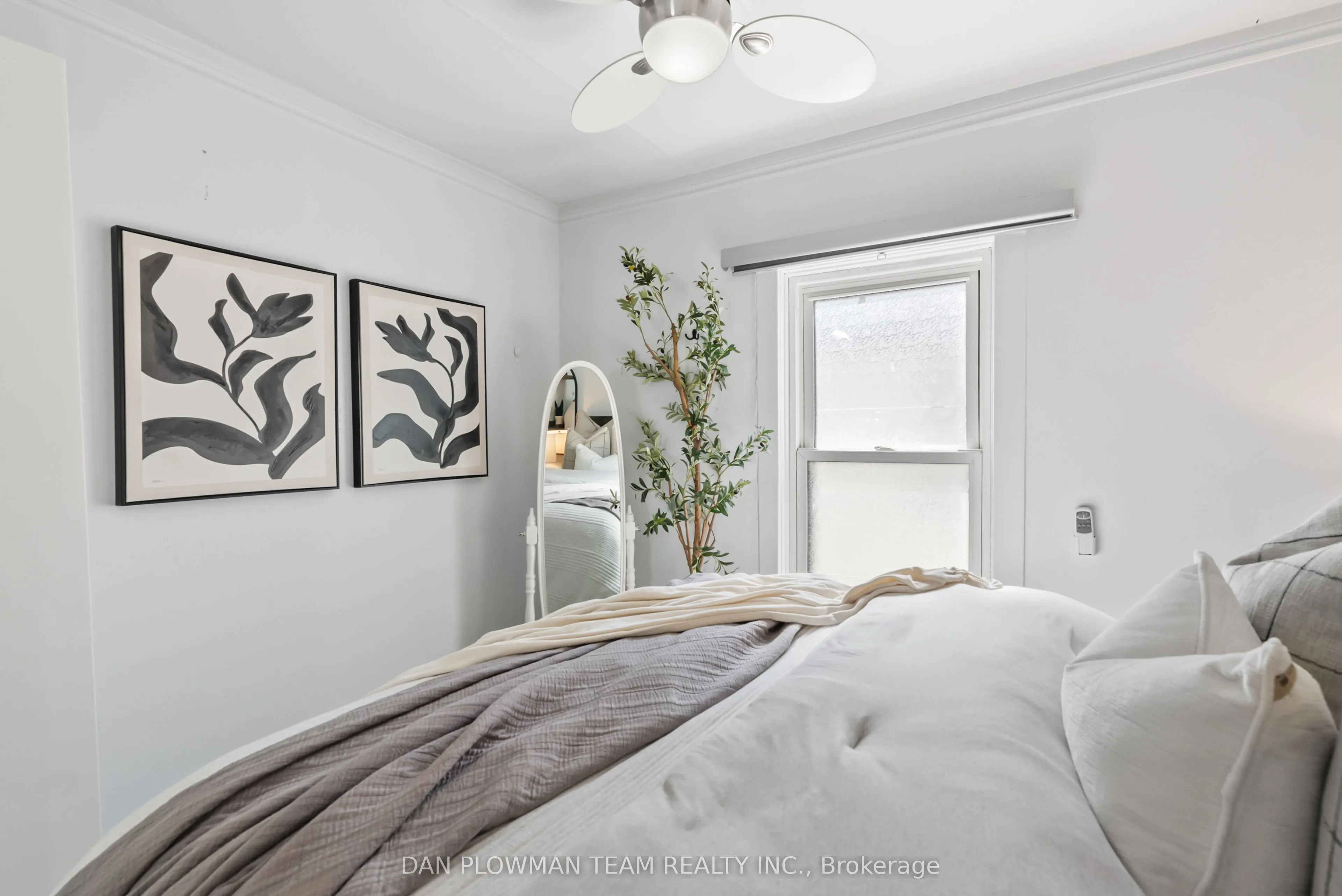 182 Bloor Street W