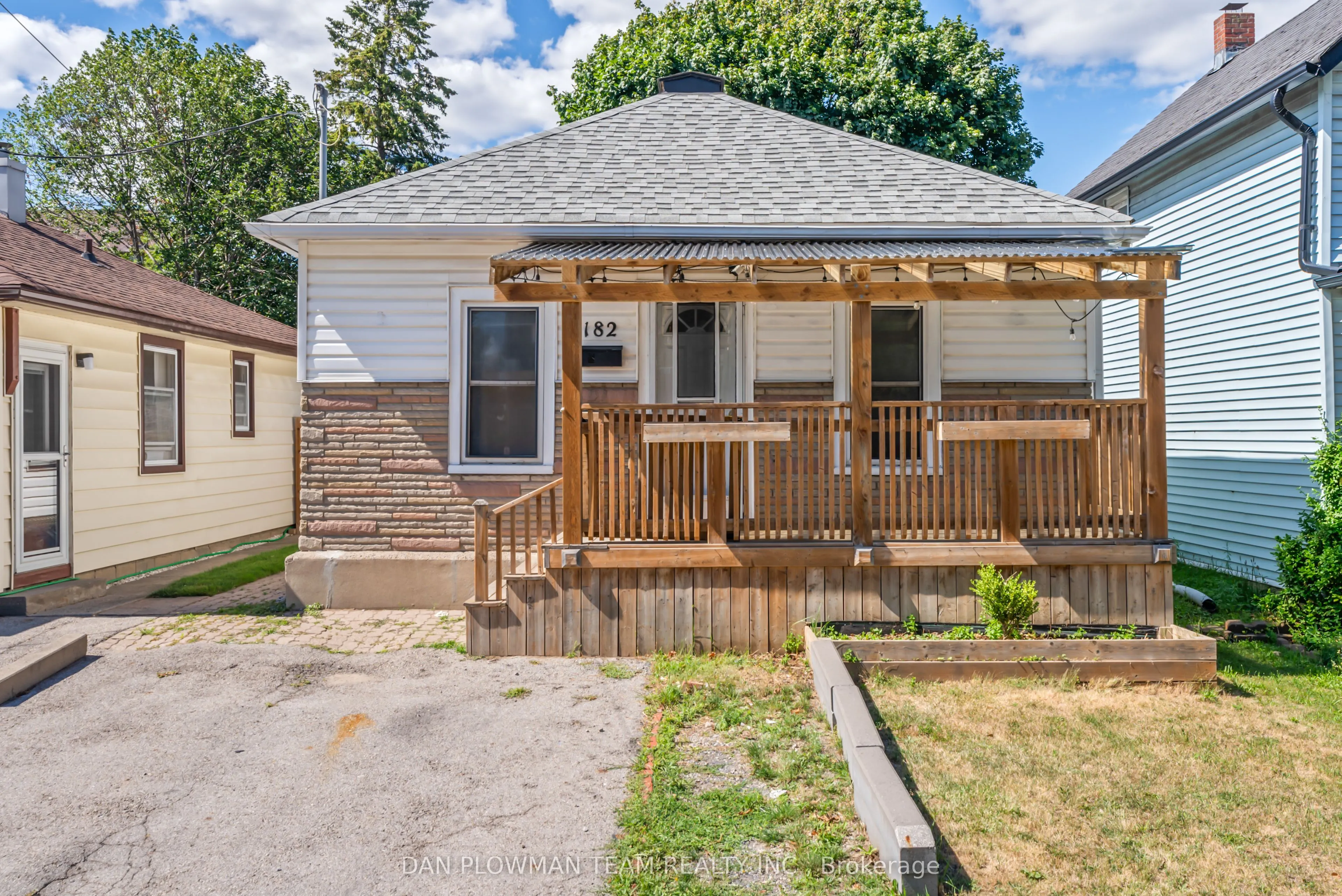 182 Bloor Street W
