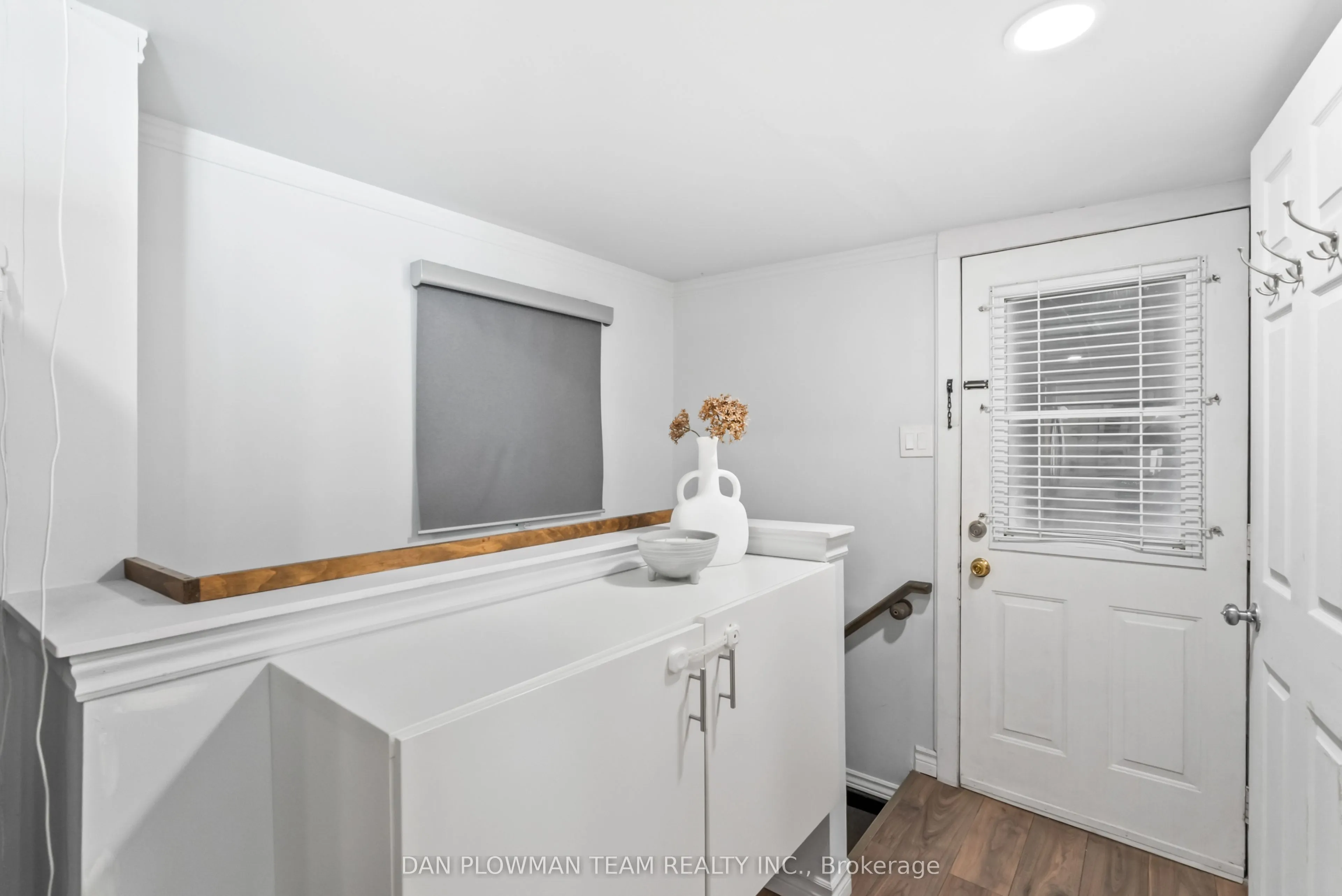 182 Bloor Street W