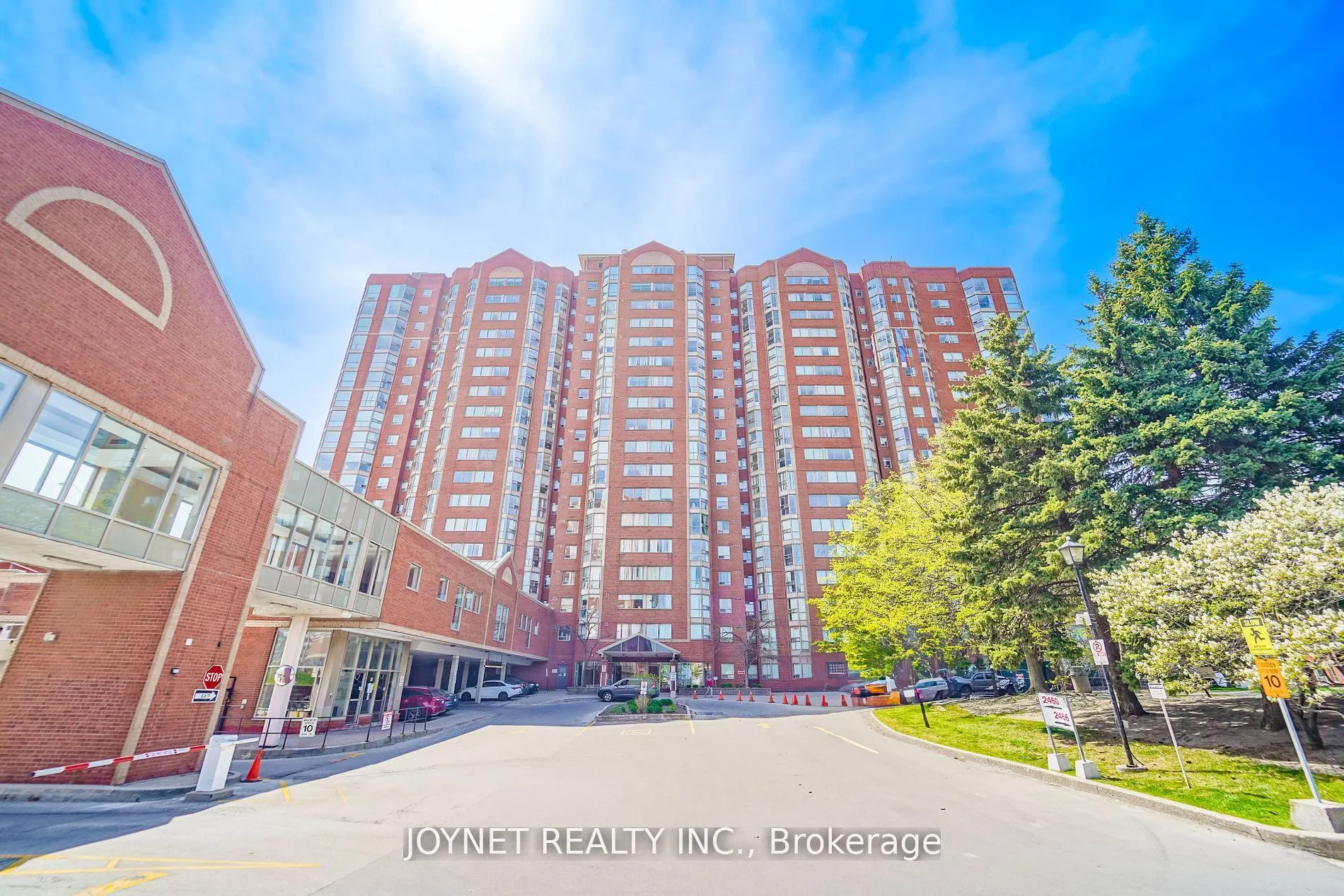 2460 Eglinton Avenue E #917