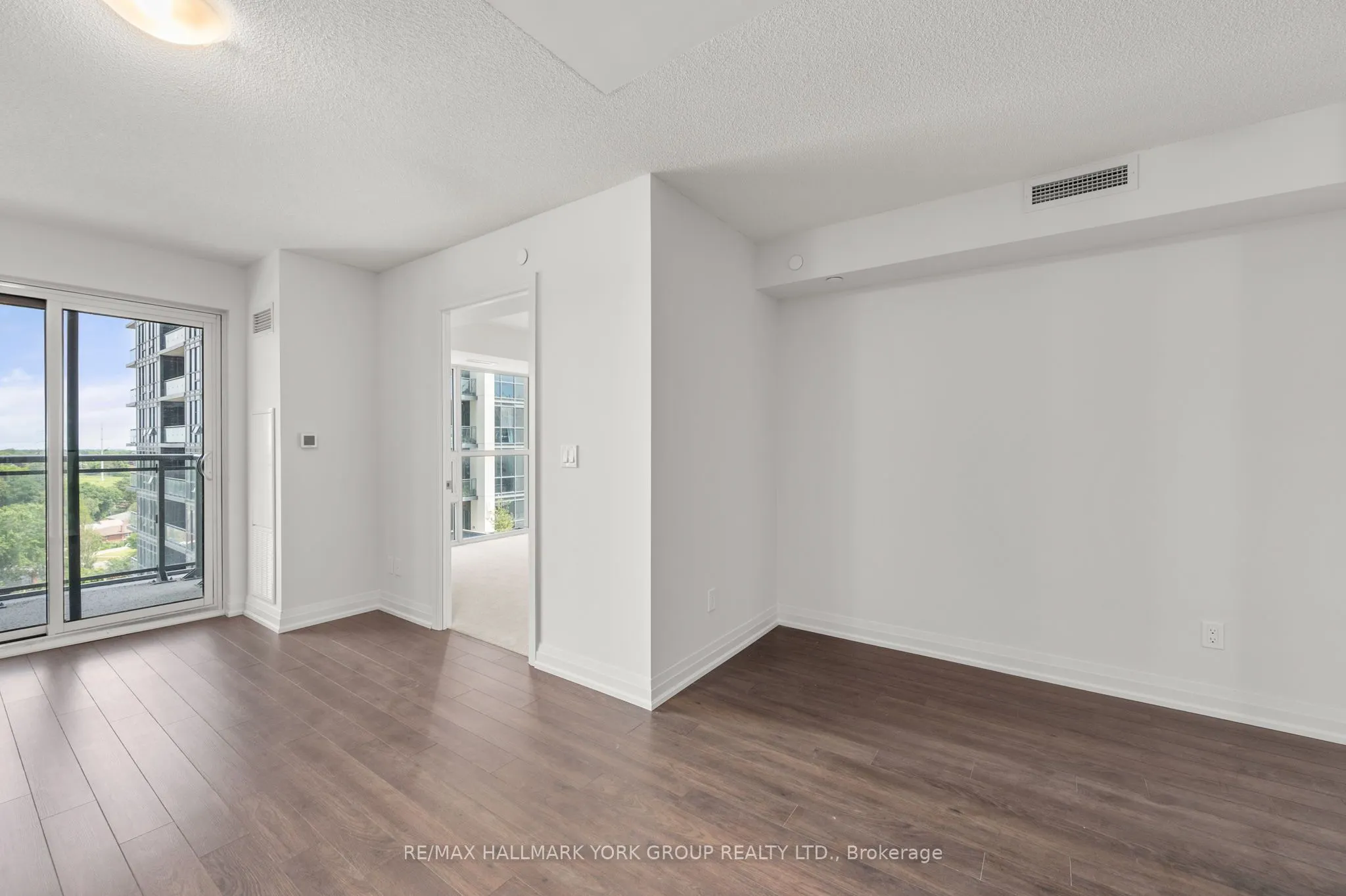 20 Meadowglen Place, #903