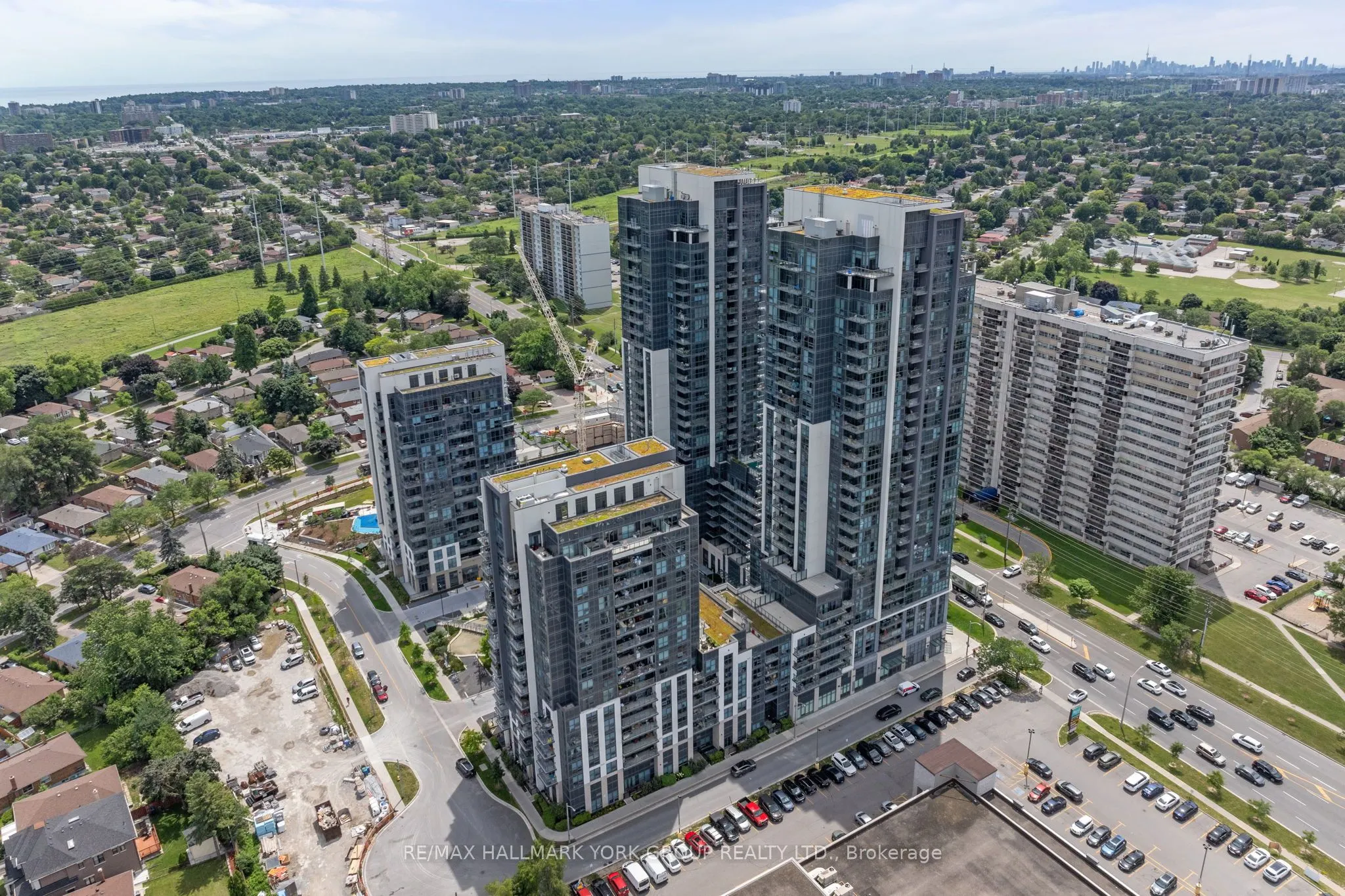 20 Meadowglen Place, #903