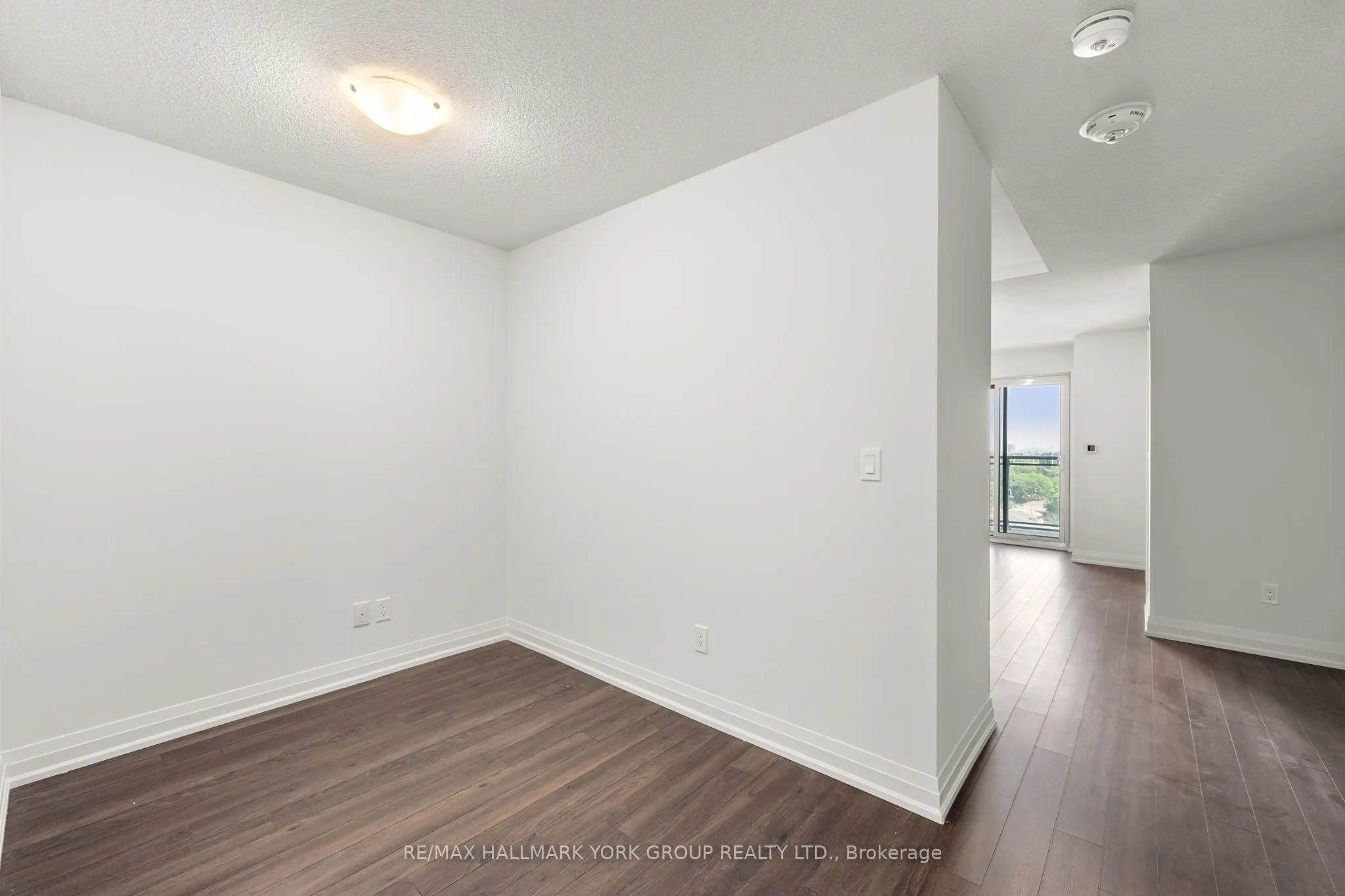 20 Meadowglen Place, #903