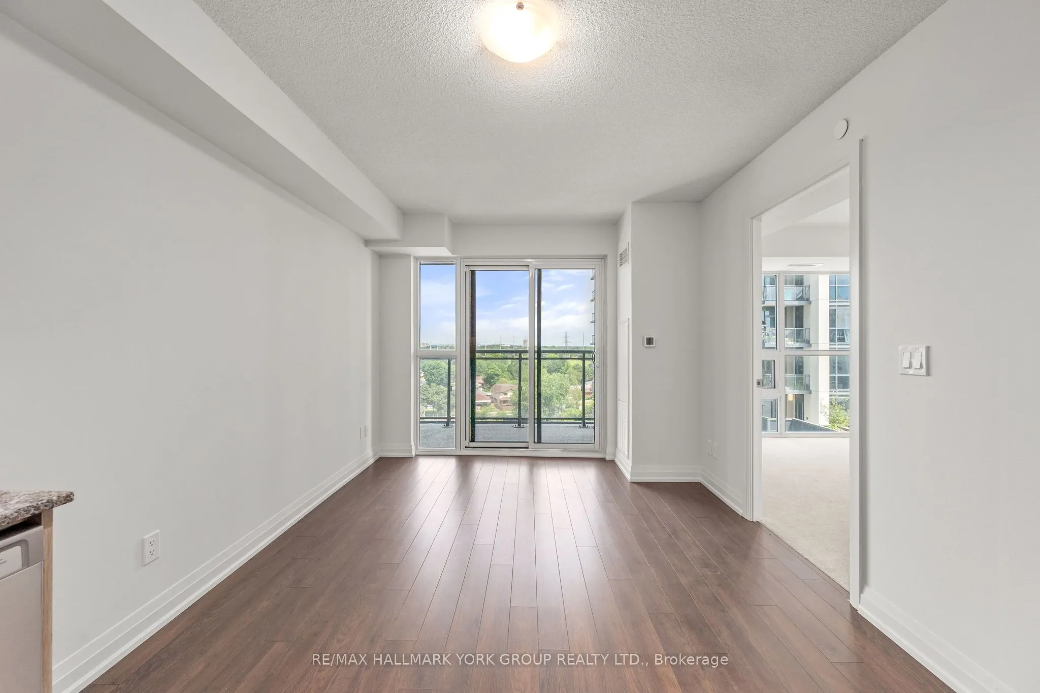 20 Meadowglen Place, #903