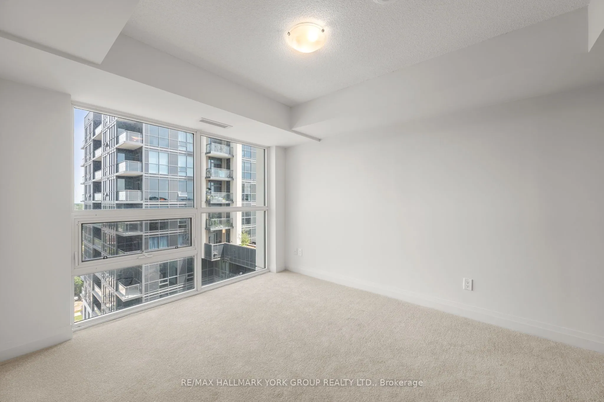 20 Meadowglen Place, #903