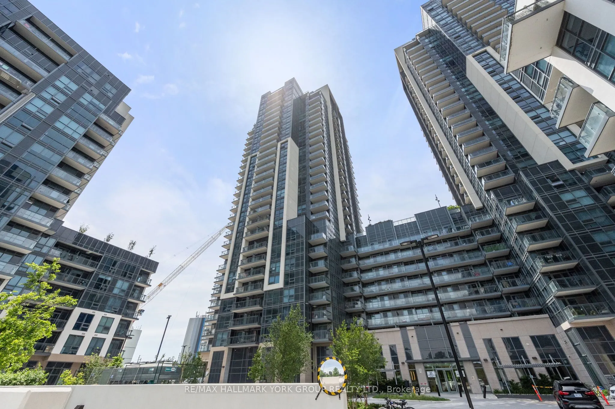 20 Meadowglen Place, #903