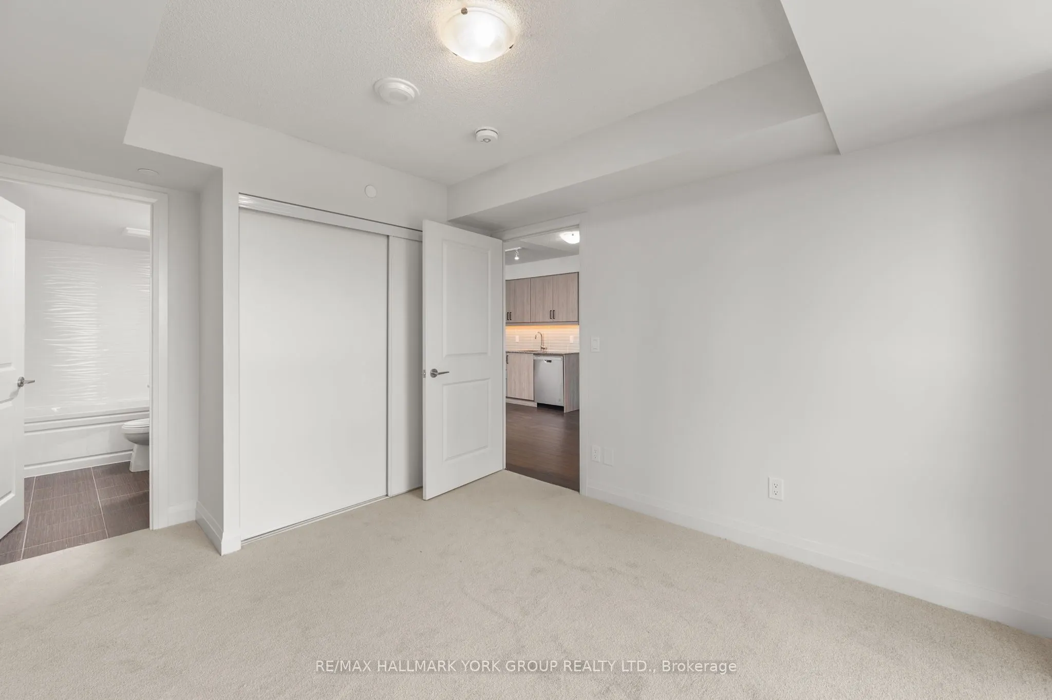 20 Meadowglen Place, #903