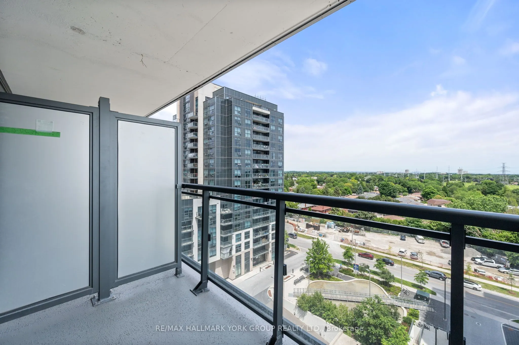 20 Meadowglen Place, #903