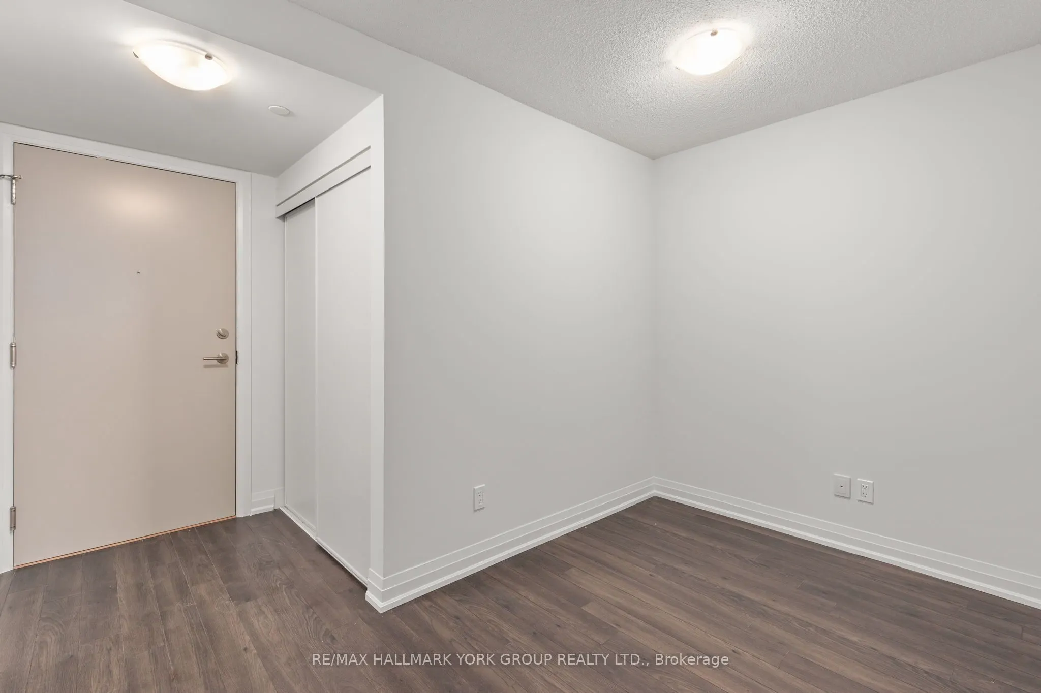 20 Meadowglen Place, #903