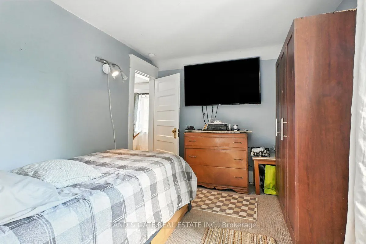 519 Kingston Road W