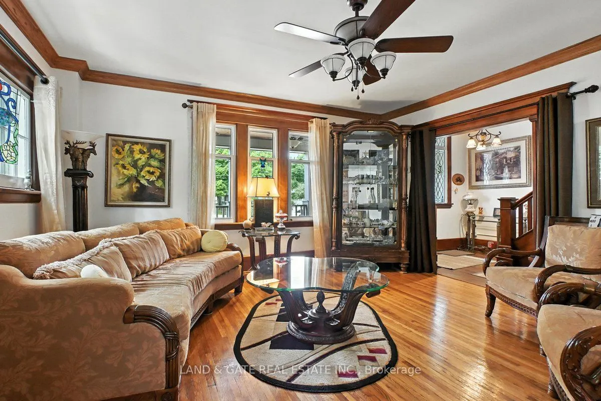 519 Kingston Road W
