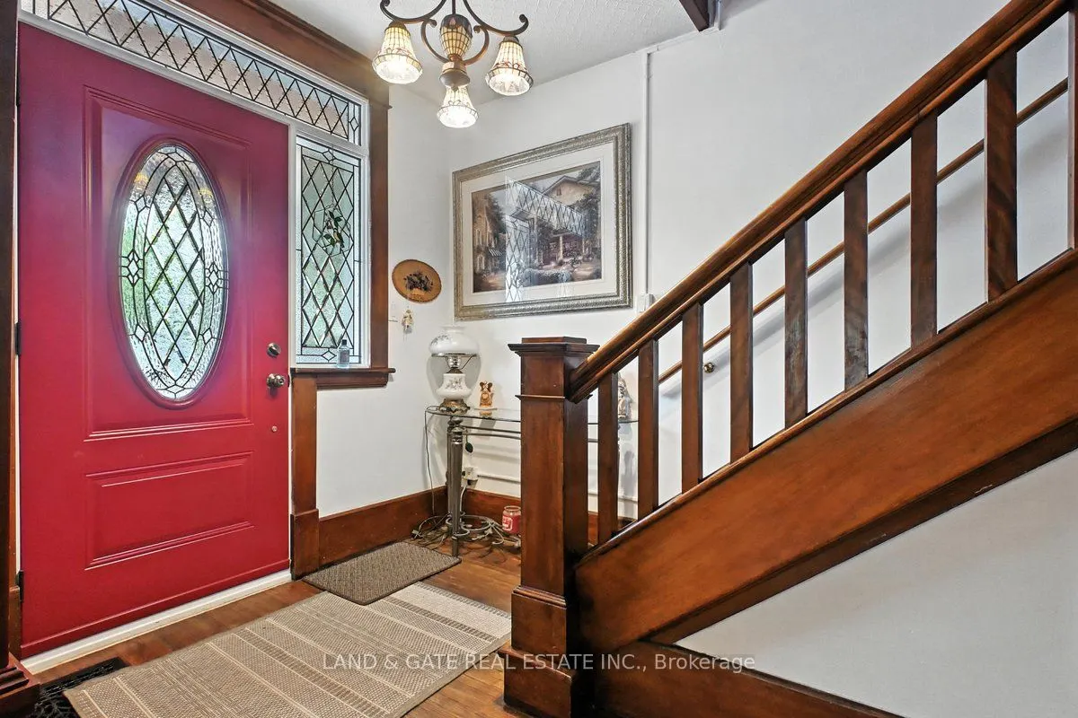 519 Kingston Road W