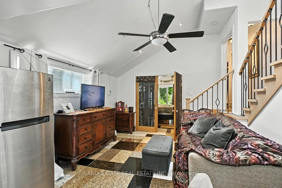 519 Kingston Road W