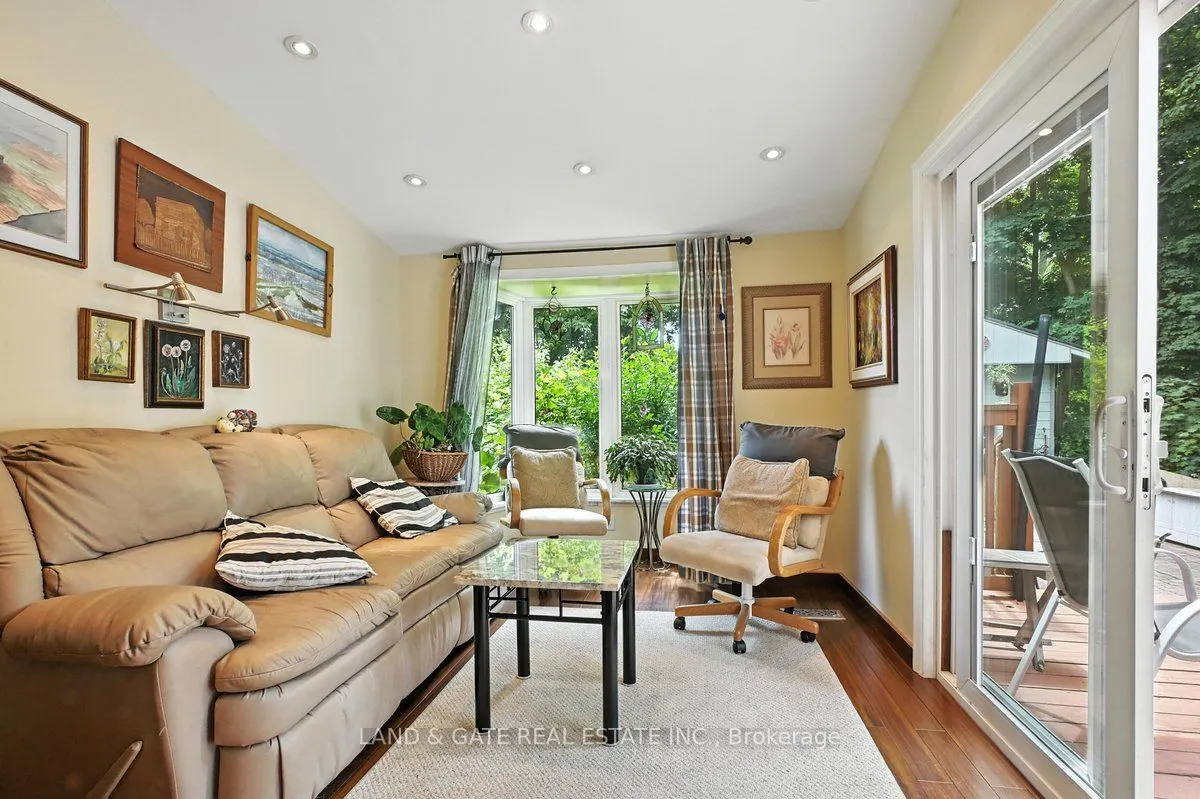 519 Kingston Road W