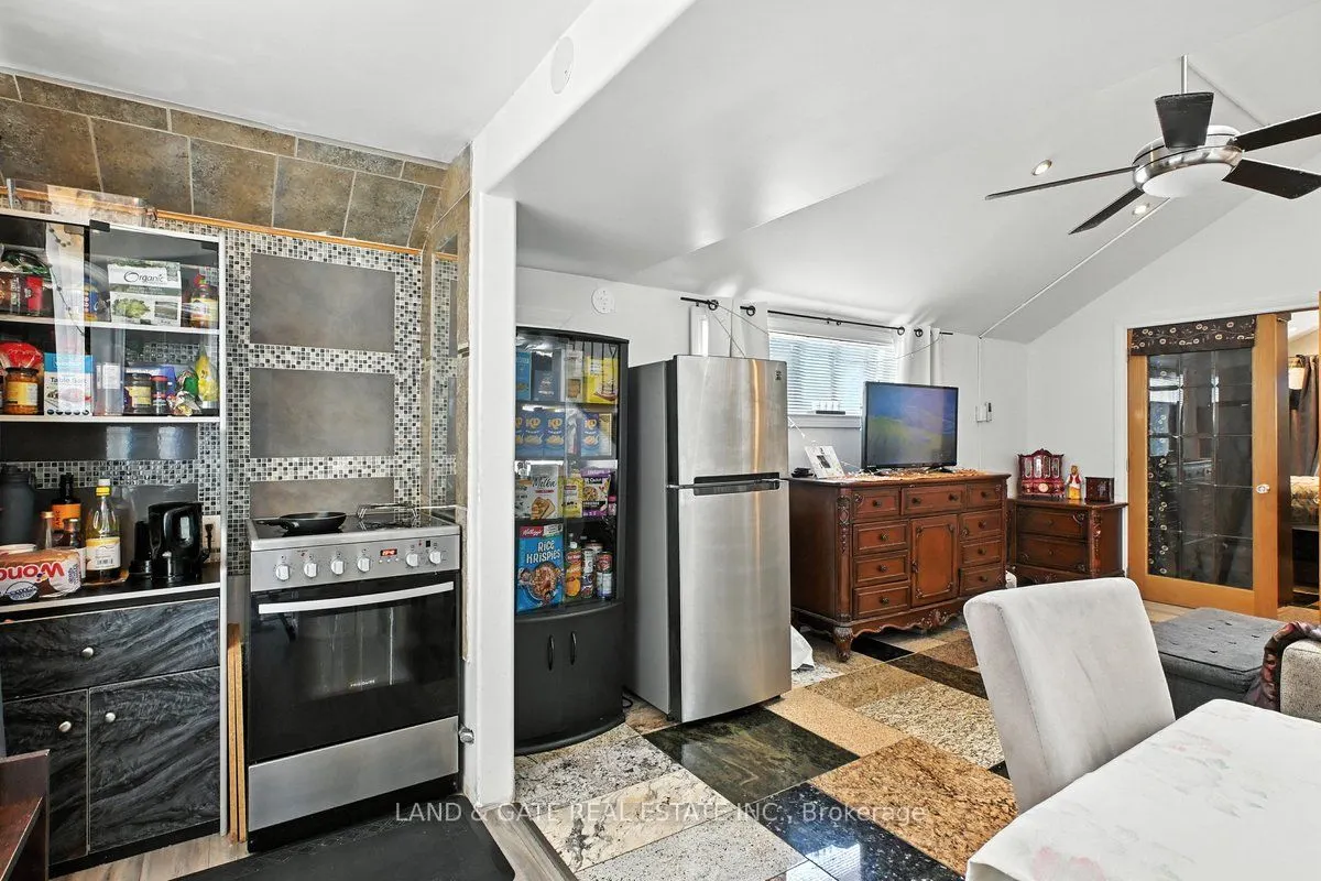 519 Kingston Road W