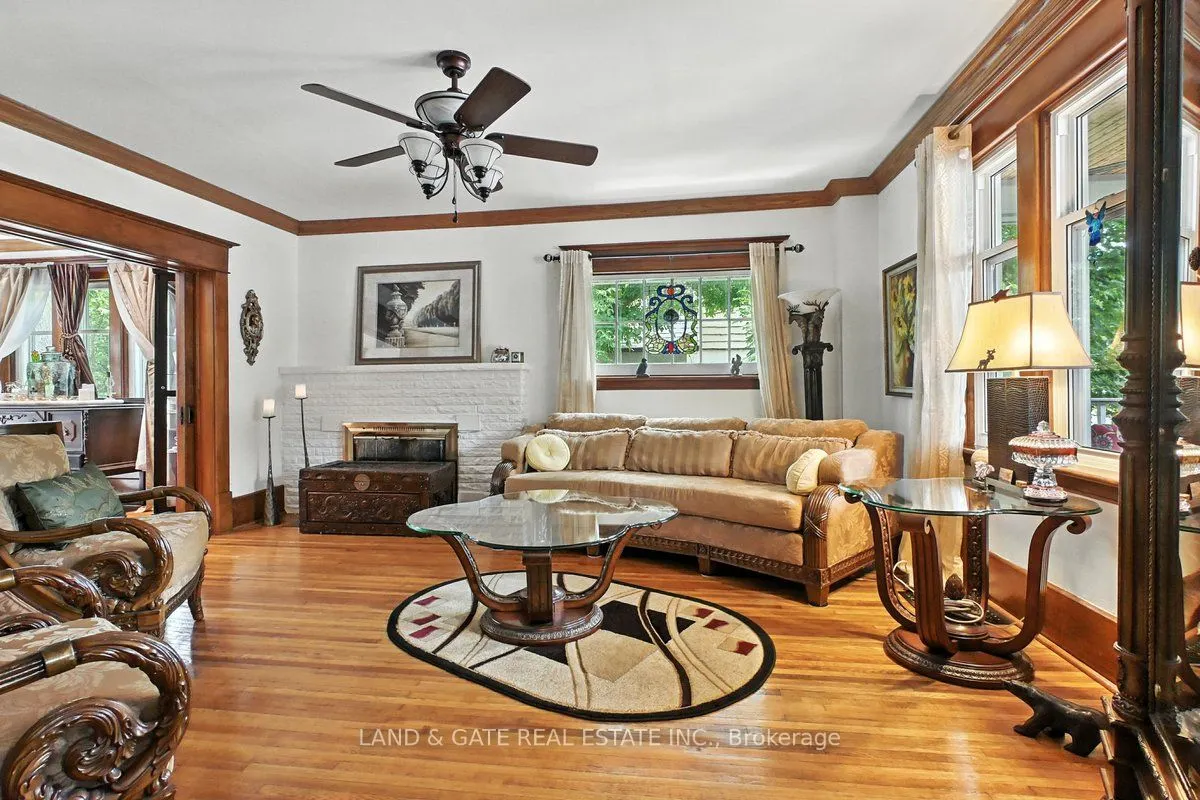 519 Kingston Road W