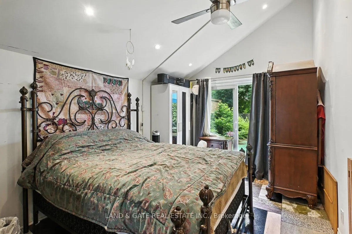 519 Kingston Road W