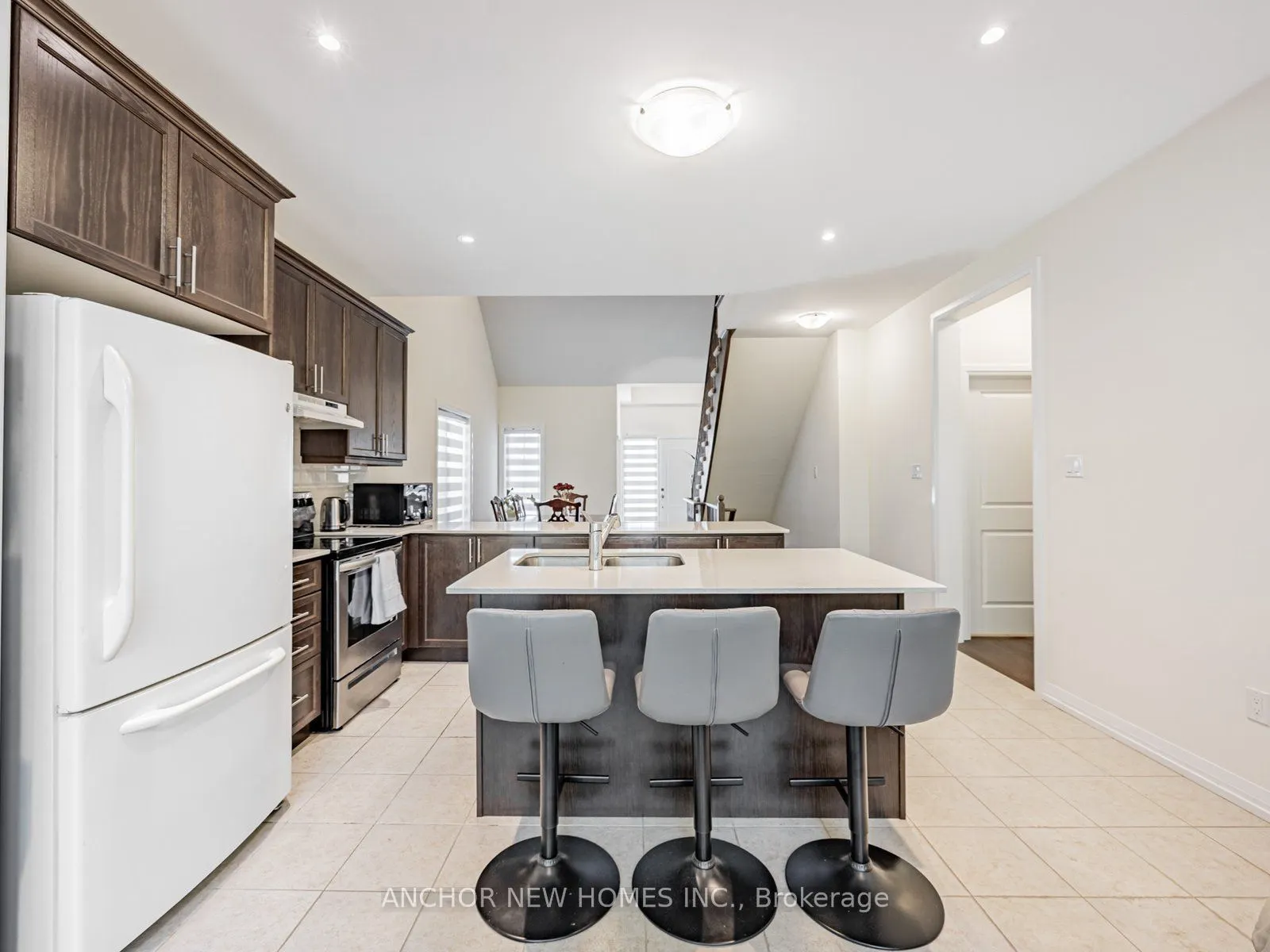 62 Holtby Court W