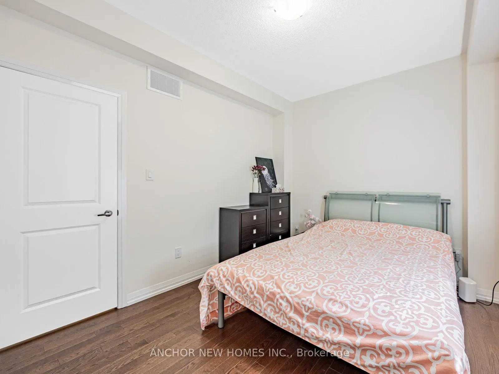62 Holtby Court W
