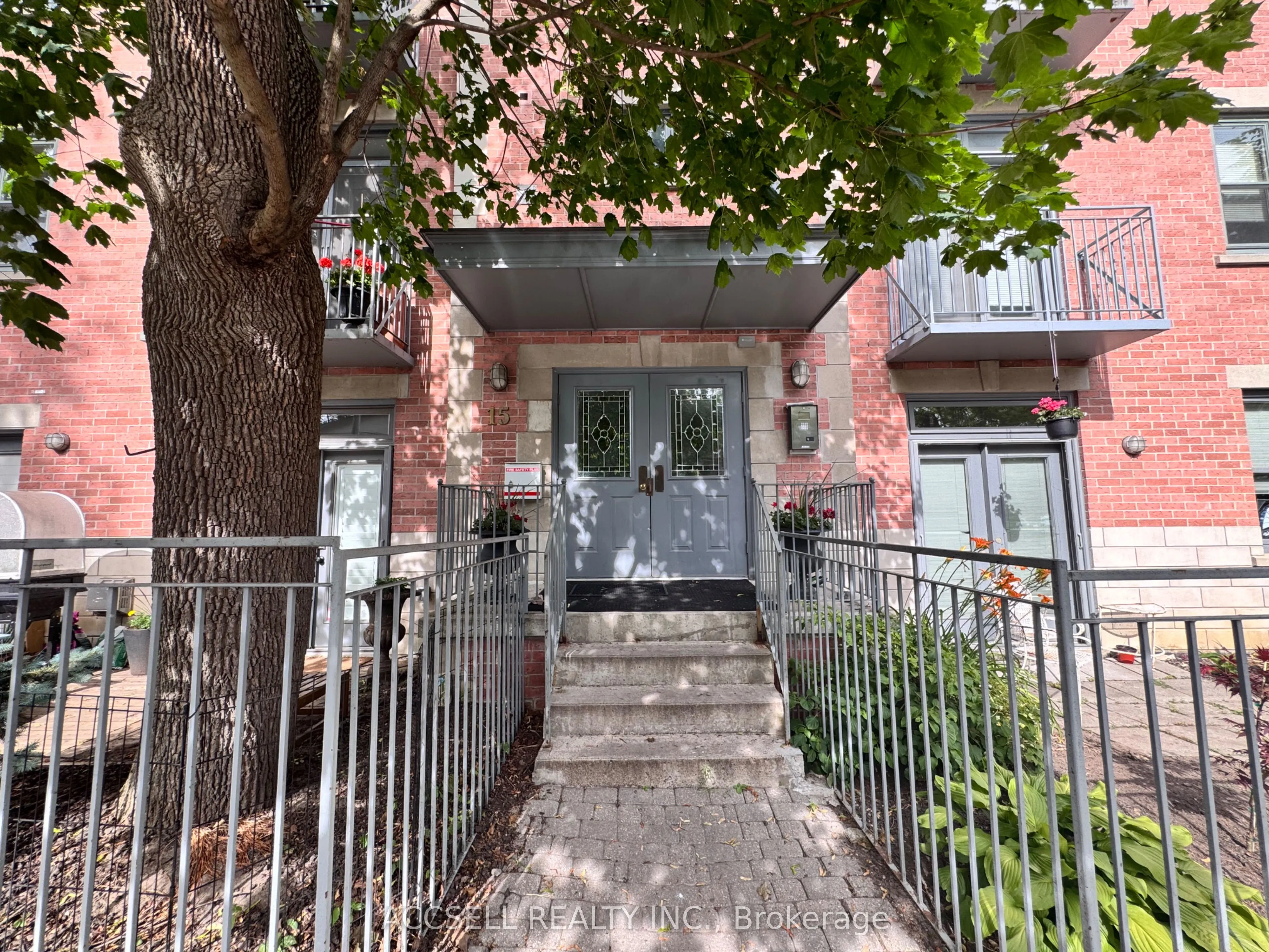15 Glen Manor Drive, #302