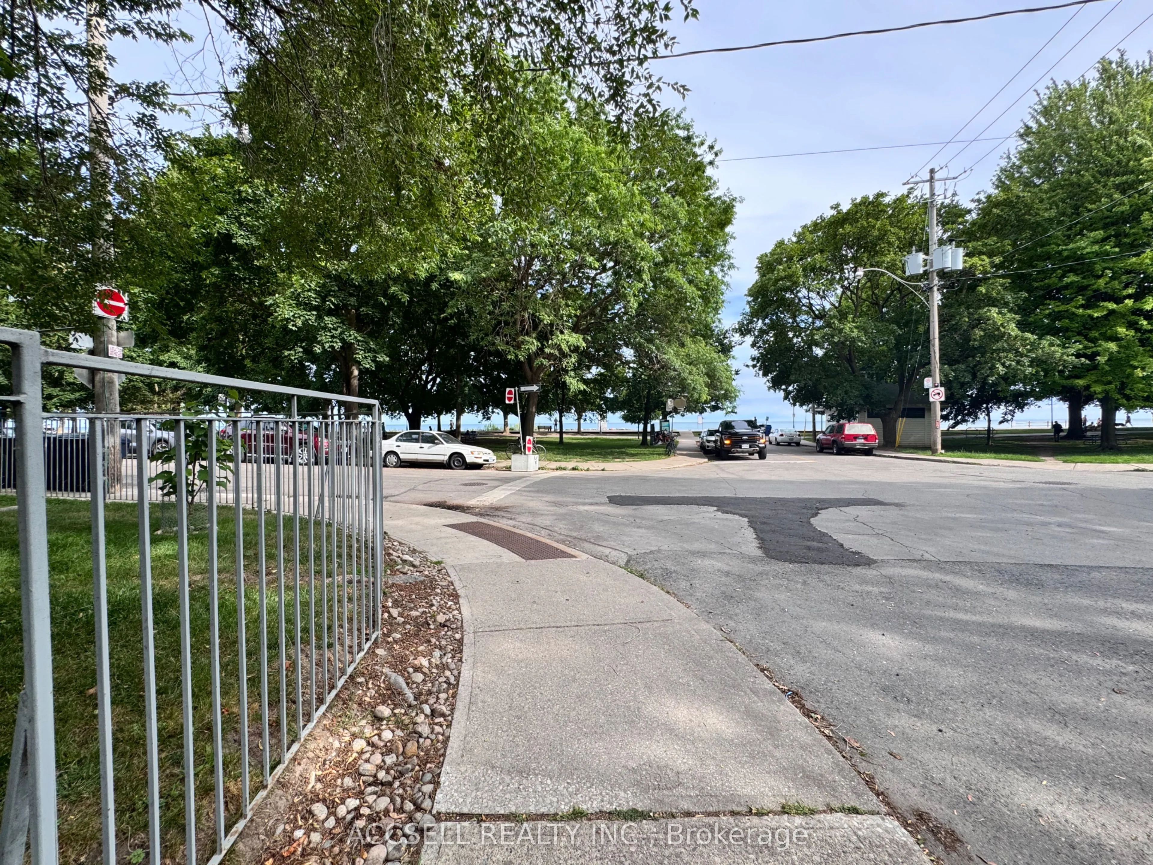 15 Glen Manor Drive, #302