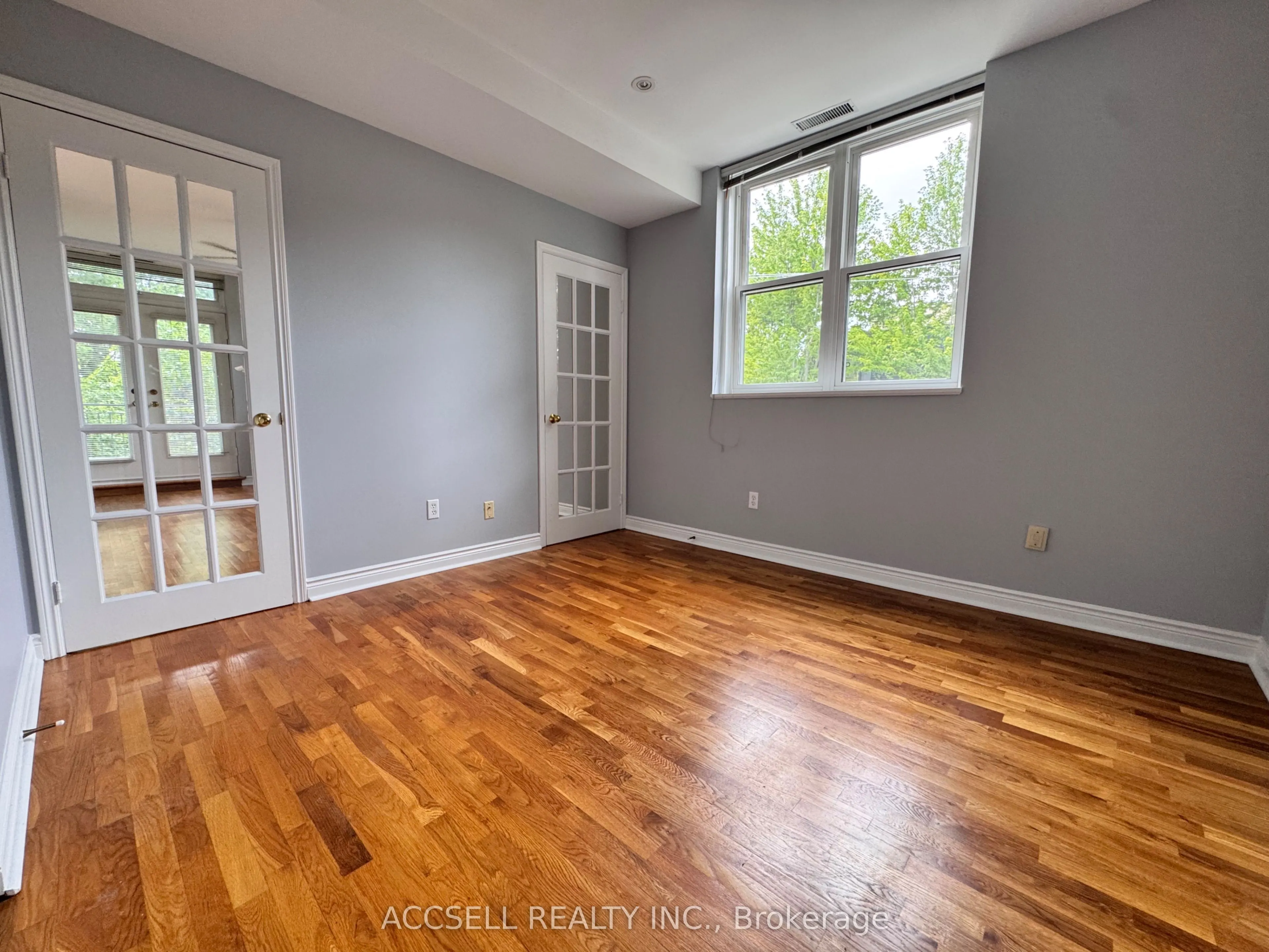 15 Glen Manor Drive, #302