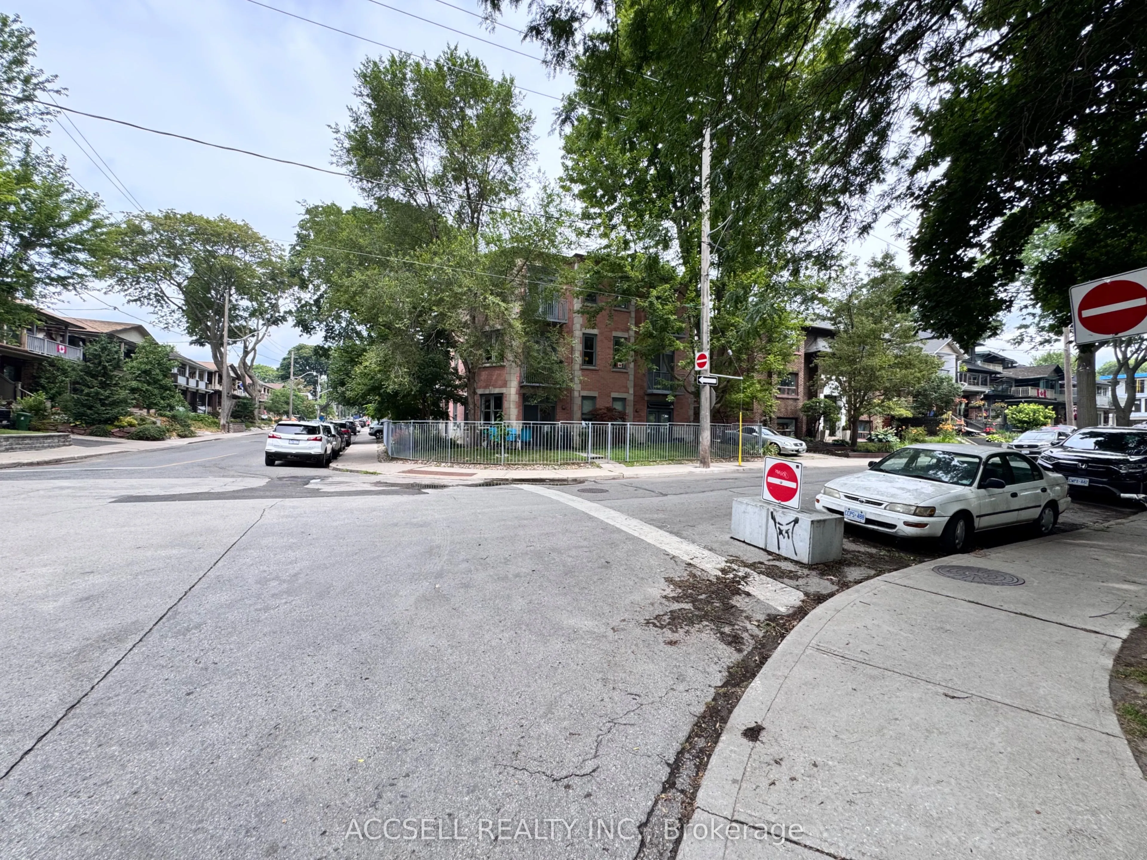 15 Glen Manor Drive, #302