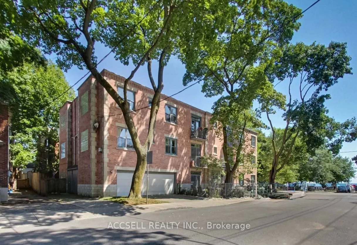 15 Glen Manor Drive, #302