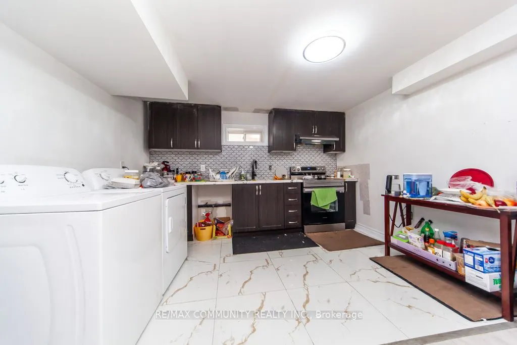 24 Raithby Crescent