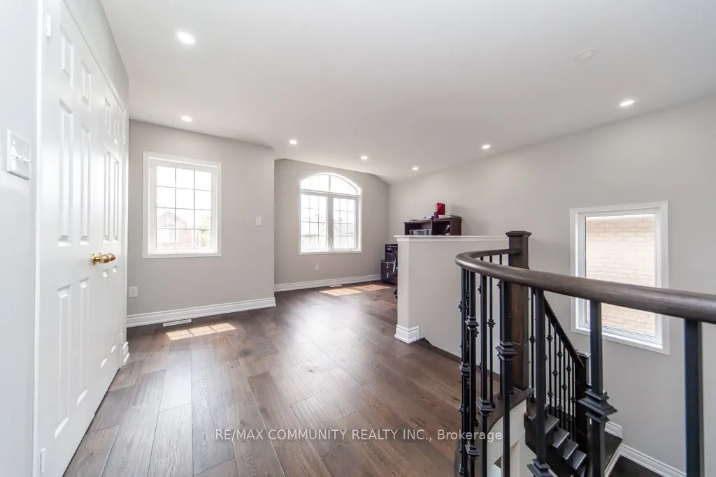 24 Raithby Crescent