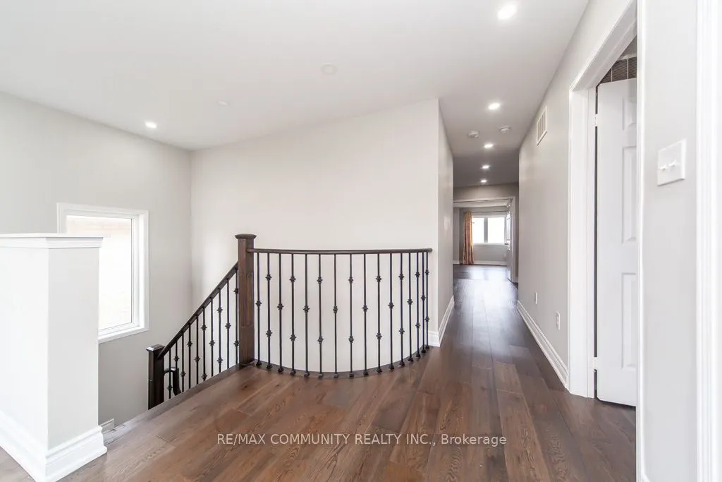 24 Raithby Crescent