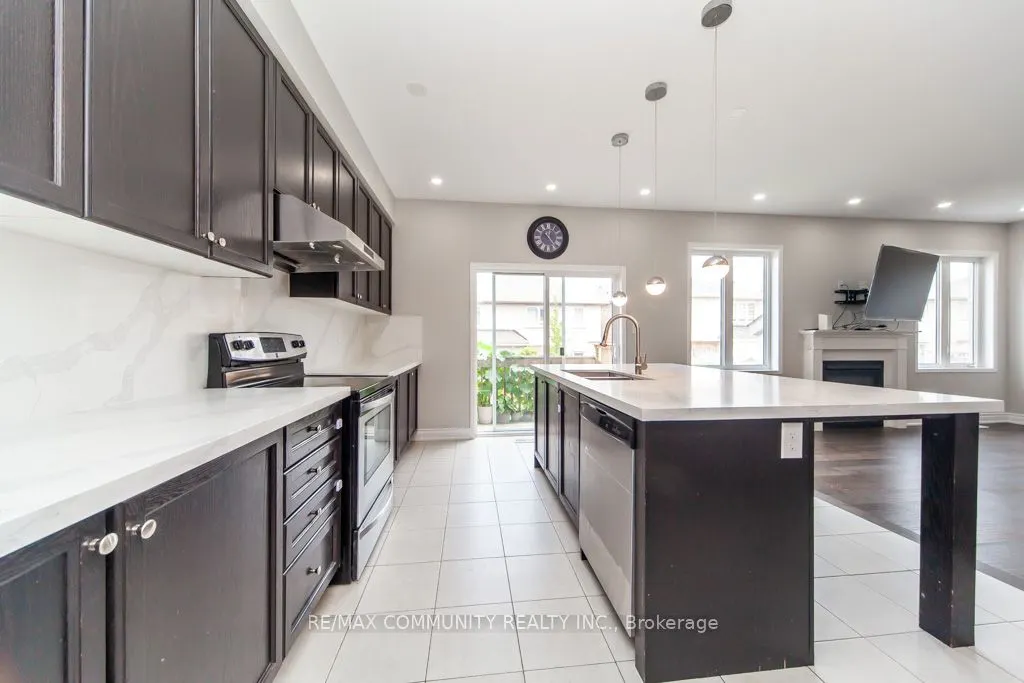24 Raithby Crescent