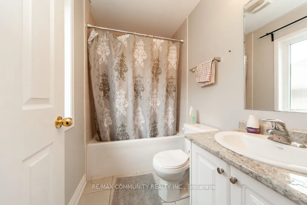 24 Raithby Crescent