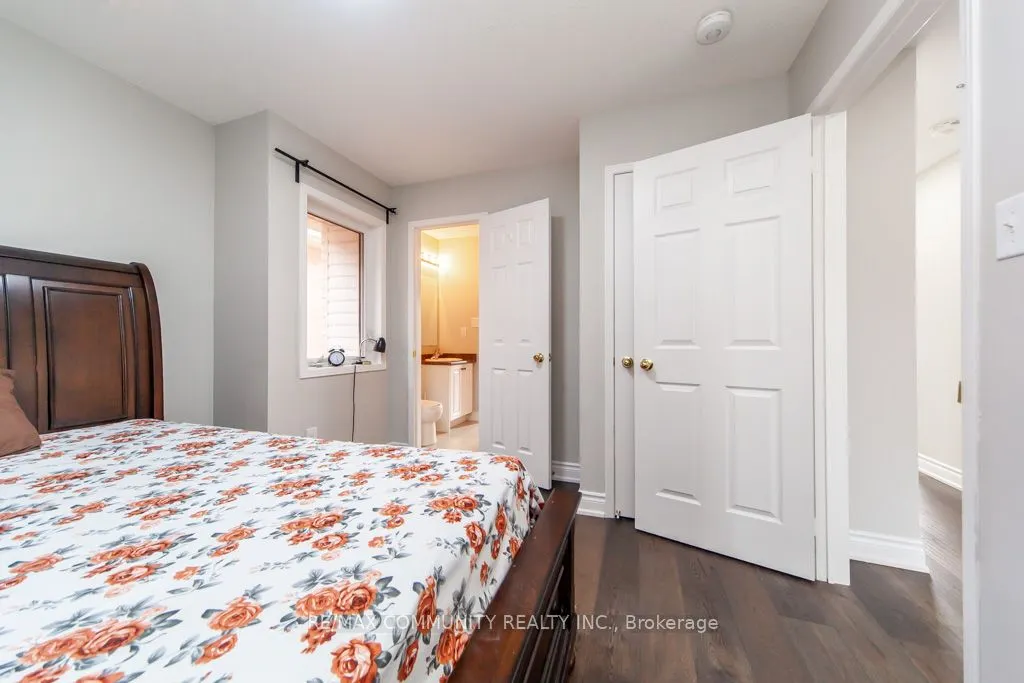 24 Raithby Crescent