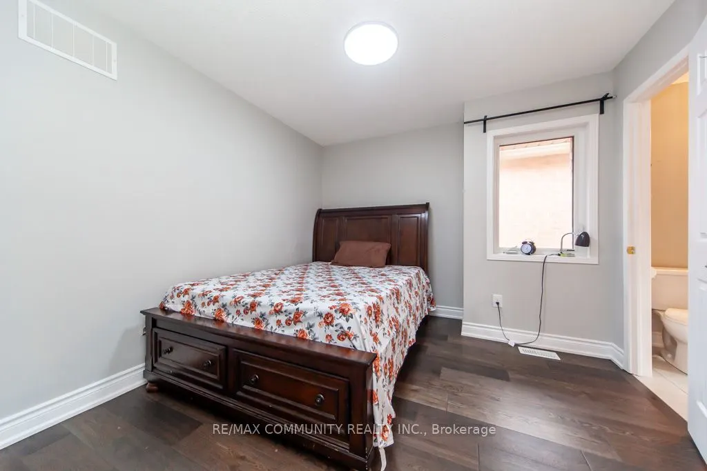 24 Raithby Crescent