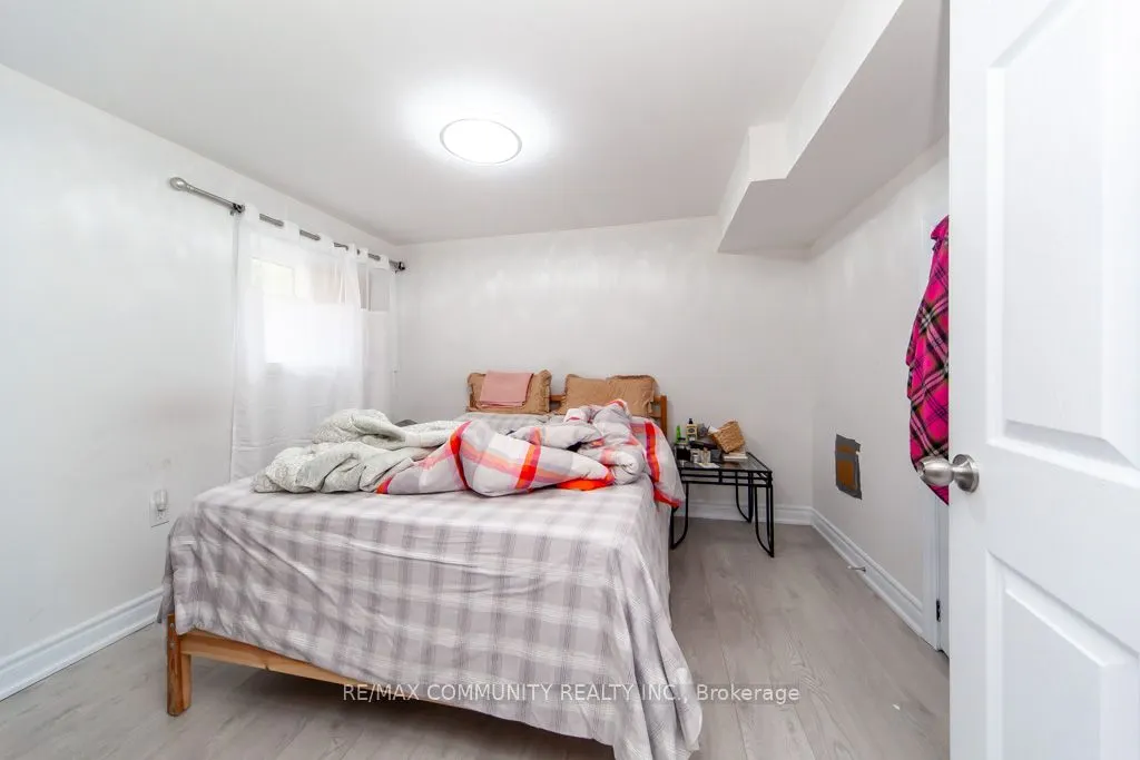 24 Raithby Crescent