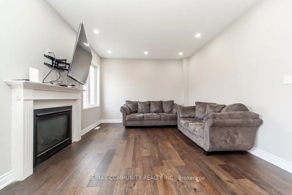 24 Raithby Crescent