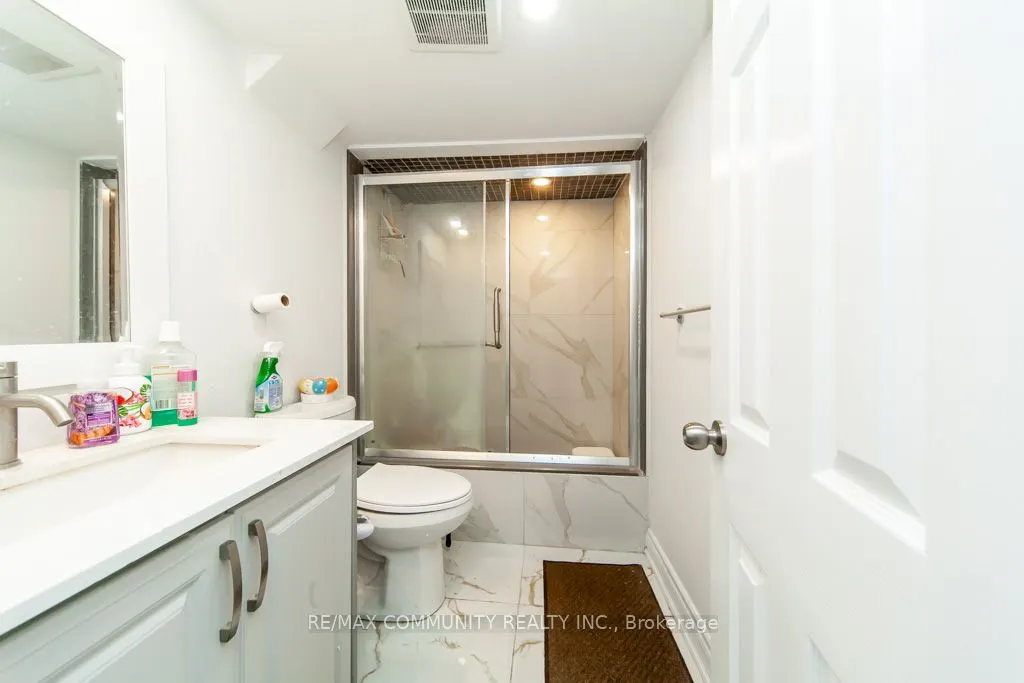 24 Raithby Crescent