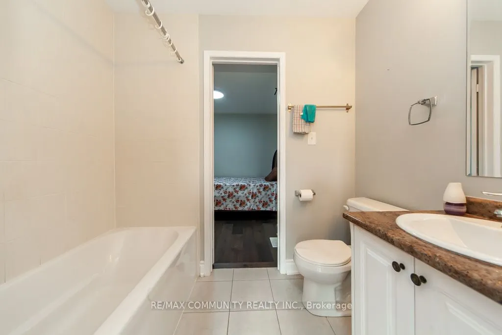 24 Raithby Crescent