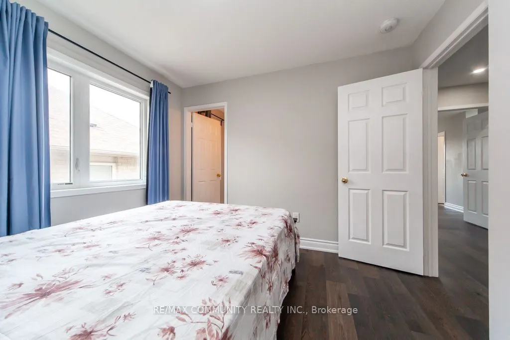 24 Raithby Crescent