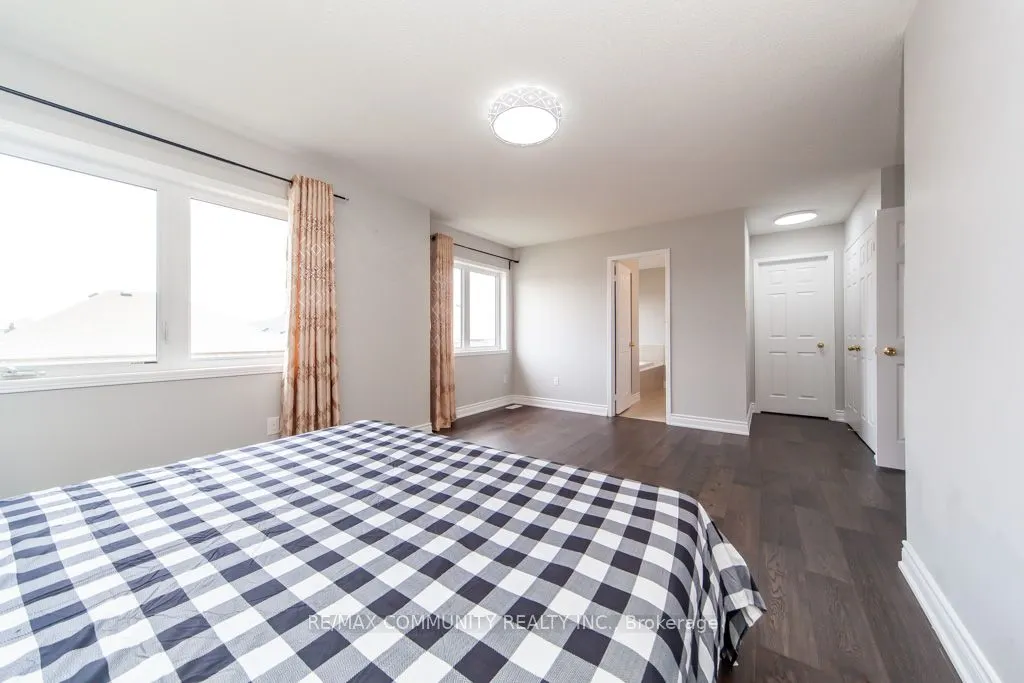 24 Raithby Crescent