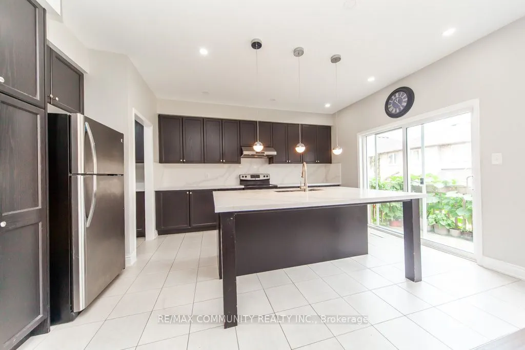 24 Raithby Crescent
