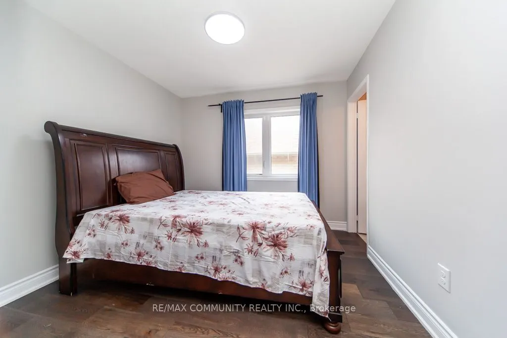 24 Raithby Crescent