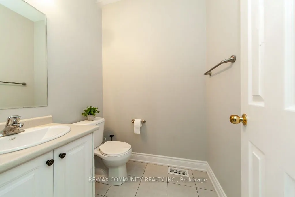 24 Raithby Crescent