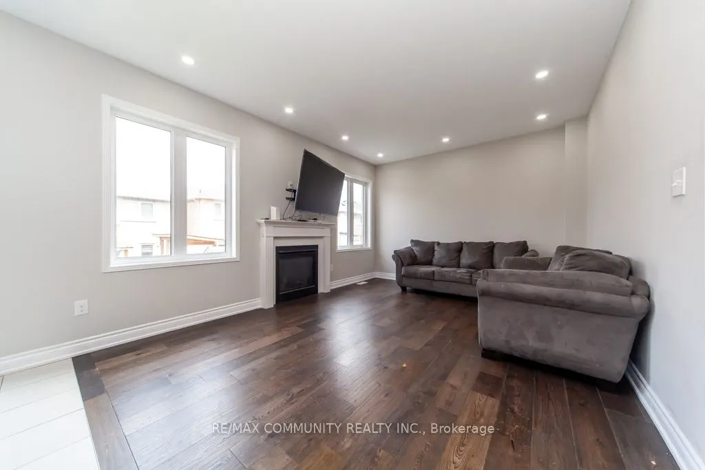 24 Raithby Crescent