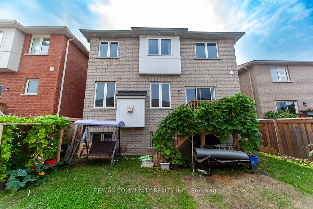 24 Raithby Crescent